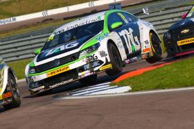 Hill storms to best ever BTCC qualifying at Silverstone